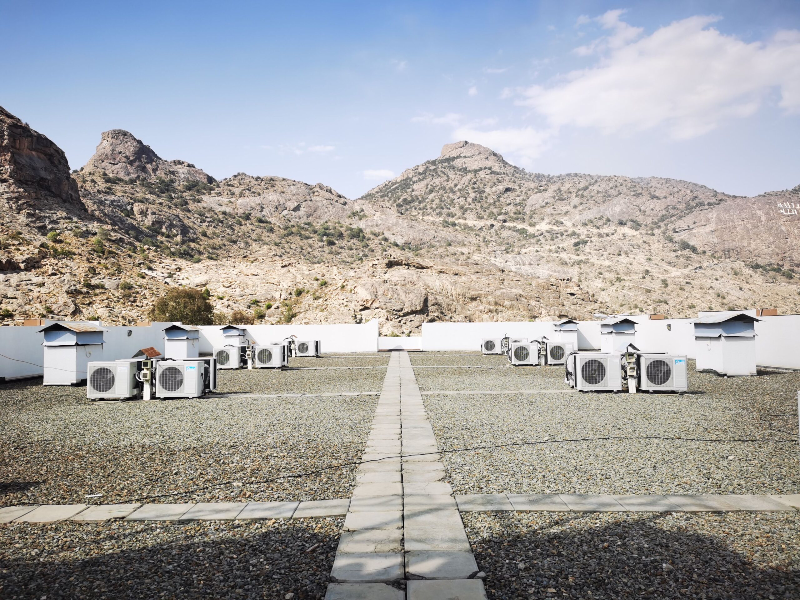 Apakah Unit Outdoor AC Boleh Kehujanan? Tips Melindungi di Cuaca Ekstrem